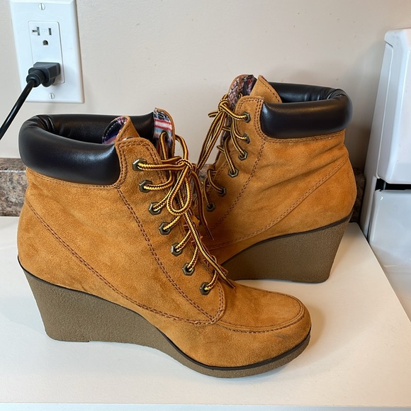 Size 8 Rock & Candy Suede Wedge Work Bootie - Picture 5 of 8